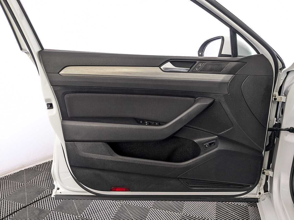 Купить Volkswagen Passat, 2017, 120 532 км, фото №19